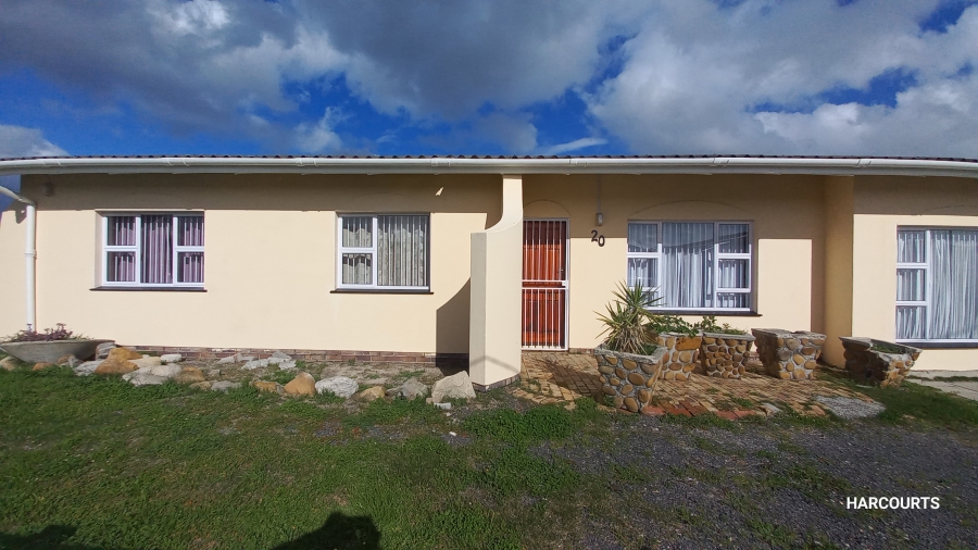 To Let 4 Bedroom Property for Rent in Athlone Western Cape